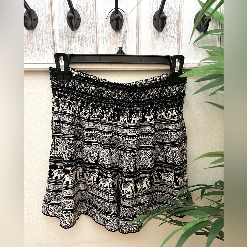 ANGIE, Women’s Black and White Patterned Skort, Size M, NWT
